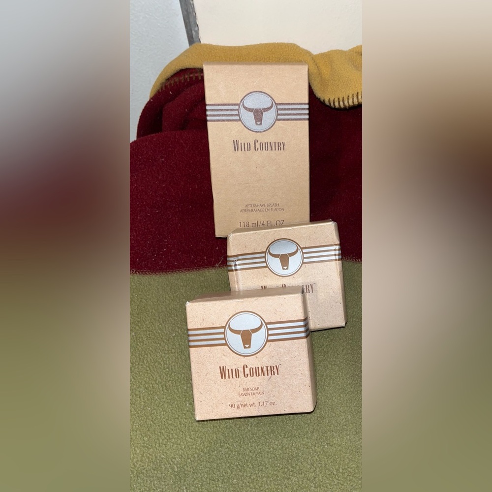 Avon men’s wild country Aftershave set